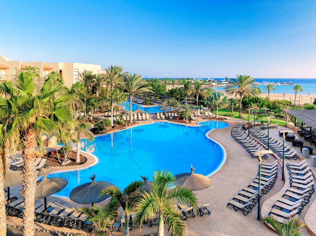 Buitenruimte met zwembad bij Barceló Fuerteventura Mar in Caleta de Fuste.