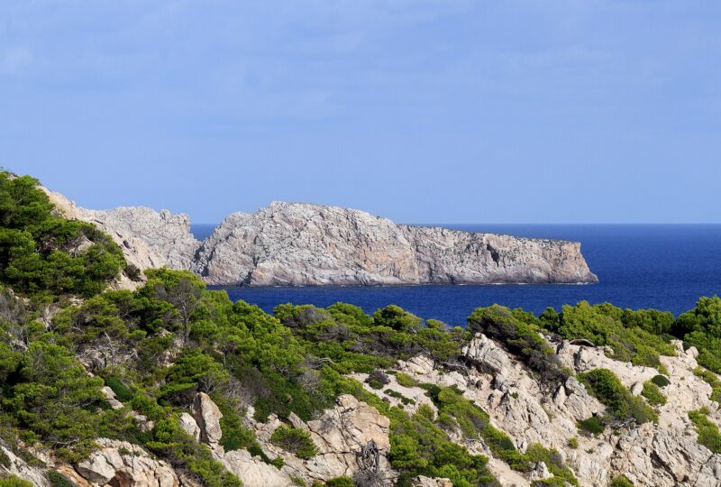 Kust ten noorden van Punta de Capdepera op Mallorca.